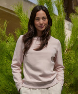 B&C Queen crew neck — lifestyle