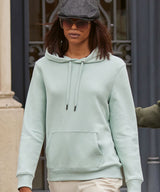 B&C Queen hooded — lifestyle