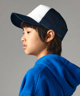 Junior snapback trucker — lifestyle