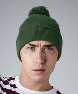Original pom pom beanie — lifestyle
