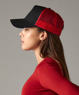 Snapback trucker — lifestyle