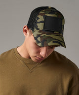 Patch snapback trucker — lifestyle