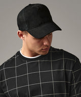 Suede snapback trucker — lifestyle