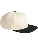 Contrast flat peak 6-panel cap — Natural/Black