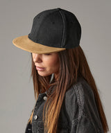 Suede peak snapback — lifestyle