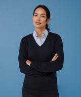 Women's 12 gauge v-neck jumper — lifestyle
