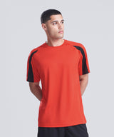 Contrast cool T — lifestyle