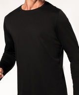 Men's long-sleeved crew neck T-shirt — lifestyle