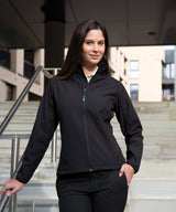Women's Core printable softshell jacket — lifestyle