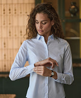 Women’s stretch luxury shirt (4025) — lifestyle