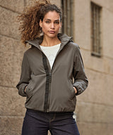 Women’s urban adventure jacket (9605) — lifestyle