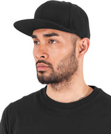 The classic snapback (6089M) — lifestyle