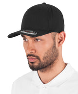 Flexfit 5-panel (6560) — lifestyle