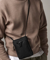 Travel wallet — lifestyle 7