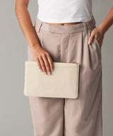 Puerto pouch — lifestyle 2