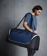 Pro team jumbo kit bag — lifestyle 2