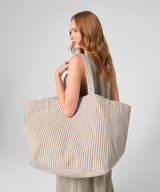Oversized beach bag — lifestyle 2