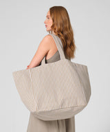 Oversized beach bag — lifestyle 3